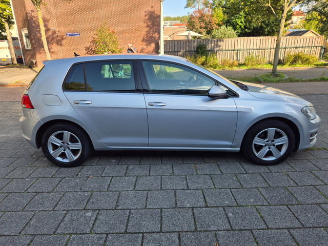 Foto 9 van Volkswagen Golf 1.2 TSI Highline AUTOMAAT