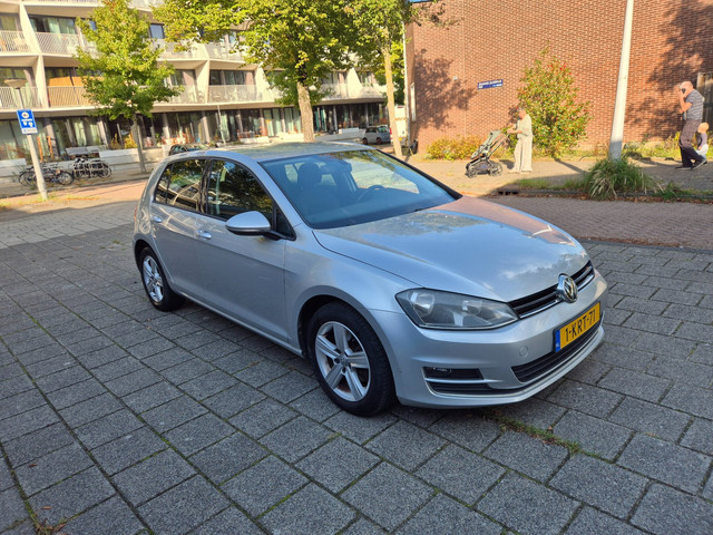 Foto 6 van Volkswagen Golf 1.2 TSI Highline AUTOMAAT