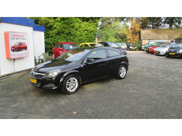 Foto 2 van Opel Astra GTC 1.6 Temptation