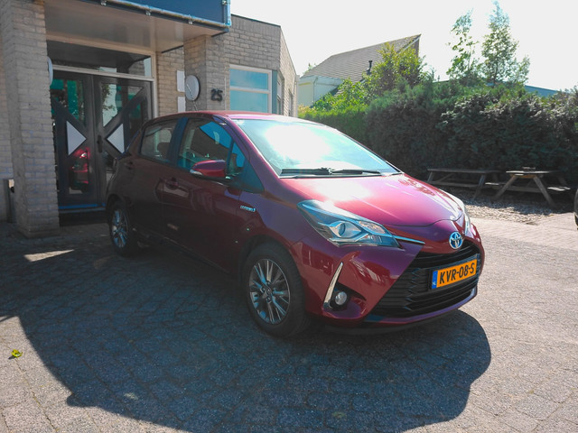 Foto 10 van Toyota Yaris 1.5 Hybrid Executive zeer mooie auto