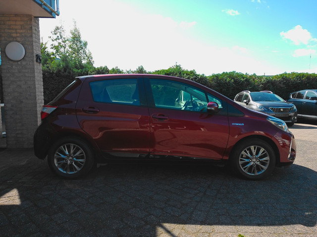 Foto 9 van Toyota Yaris 1.5 Hybrid Executive zeer mooie auto
