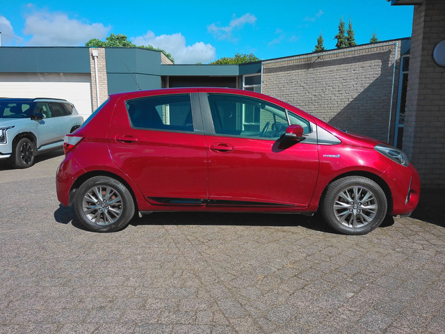 Foto 7 van Toyota Yaris 1.5 Hybrid Executive zeer mooie auto