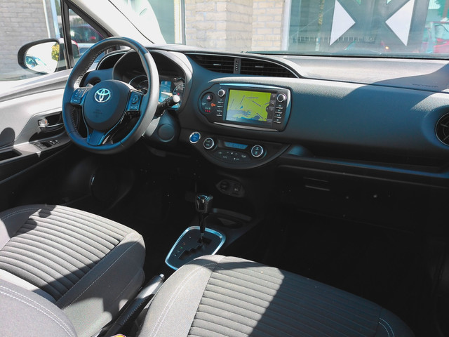 Foto 6 van Toyota Yaris 1.5 Hybrid Executive zeer mooie auto