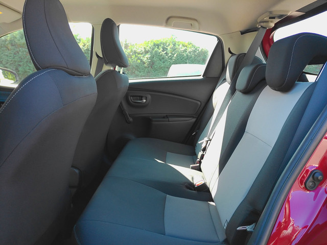 Foto 4 van Toyota Yaris 1.5 Hybrid Executive zeer mooie auto
