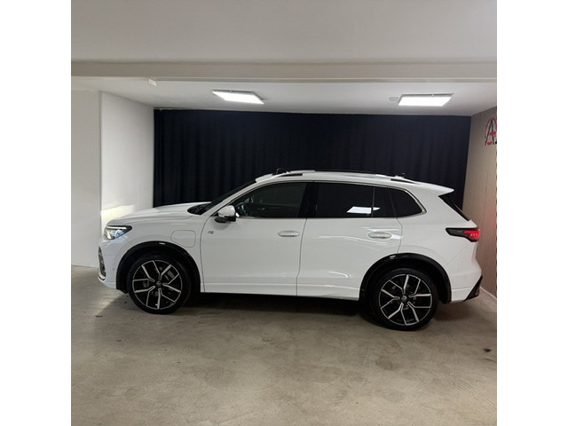 Foto 9 van Volkswagen TIGUAN 1.5 eHybrid R-Line Edition 360/H&k/Pano