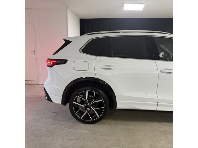 Foto 3 van Volkswagen TIGUAN 1.5 eHybrid R-Line Edition 360/H&k/Pano