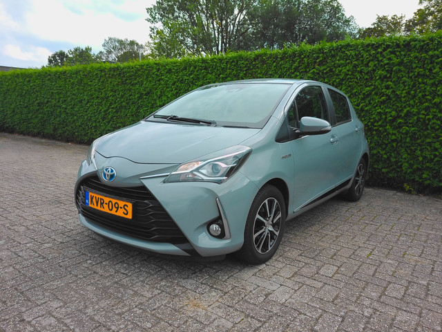Foto 5 van Toyota Yaris 1.5 Hybrid Executive zeer mooie auto