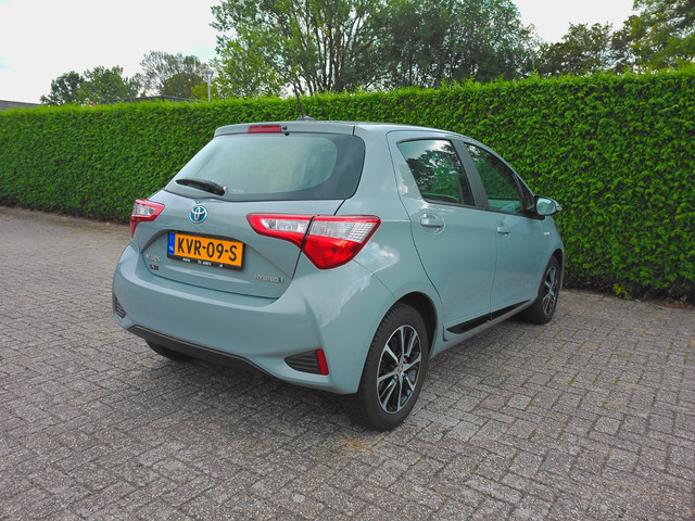 Foto 10 van Toyota Yaris 1.5 Hybrid Executive zeer mooie auto