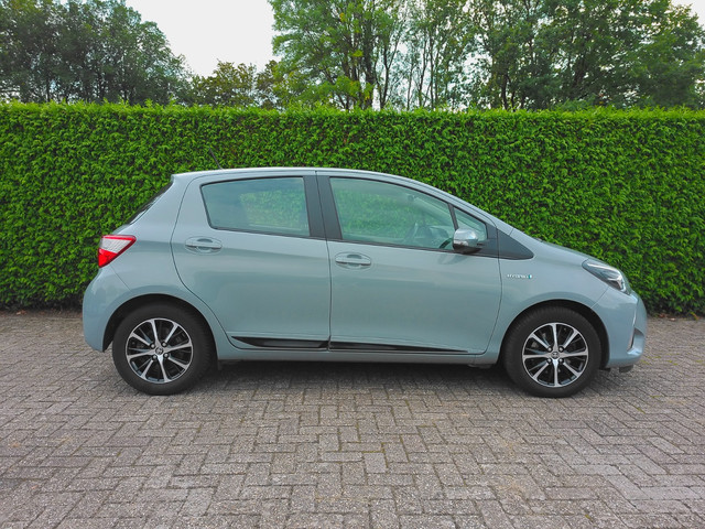 Foto 9 van Toyota Yaris 1.5 Hybrid Executive zeer mooie auto