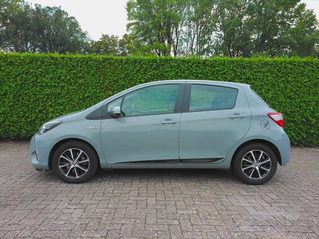 Foto 8 van Toyota Yaris 1.5 Hybrid Executive zeer mooie auto