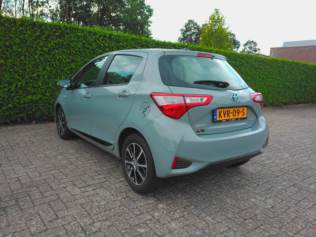 Foto 7 van Toyota Yaris 1.5 Hybrid Executive zeer mooie auto