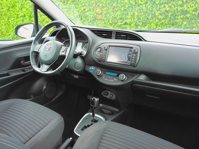 Foto 4 van Toyota Yaris 1.5 Hybrid Executive zeer mooie auto