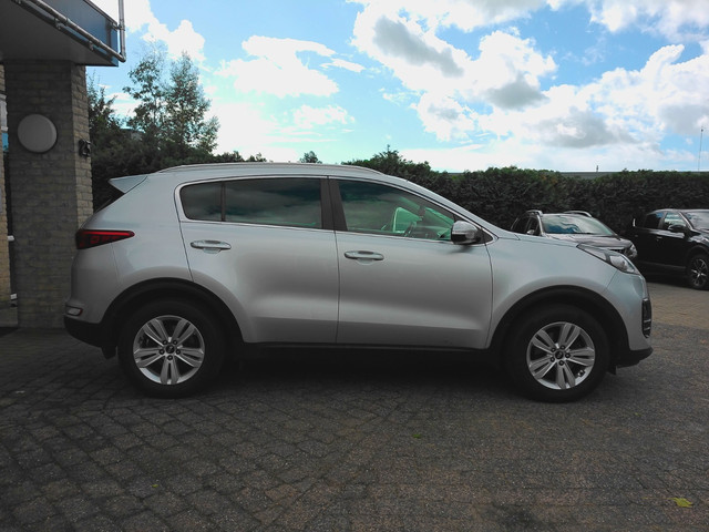 Foto 9 van Kia SPORTAGE 1.6 GDI First Edition leer camera zeer mooie auto