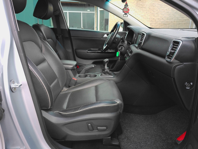 Foto 2 van Kia SPORTAGE 1.6 GDI First Edition leer camera zeer mooie auto