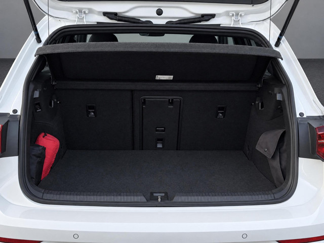 Foto 9 van Volkswagen Golf 1.4 eHybrid GTE 245pk DSG · Camera · Keyless · Inklap. Trekhaak · Matrix LED · Stuur