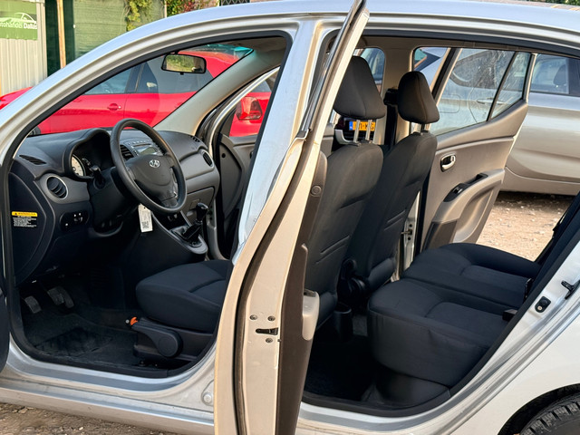 Foto 7 van Hyundai I10 1.1 Dynamic Cool/ ZEER NETJES