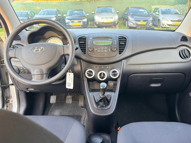 Foto 8 van Hyundai I10 1.1 Dynamic Cool/ ZEER NETJES