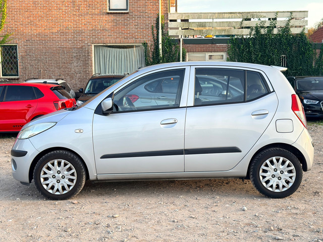 Foto 9 van Hyundai I10 1.1 Dynamic Cool/ ZEER NETJES