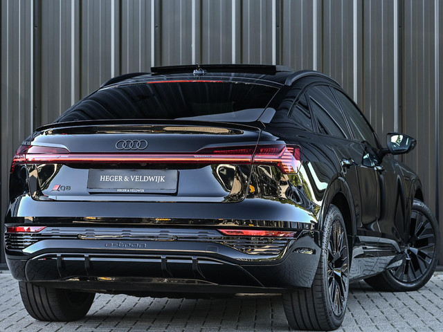 Foto 4 van Audi Q8 e-tron Sportback 55 quattro S Edition 115 kWh 408pk | Panoramadak | 360 Camera | Luchtvering