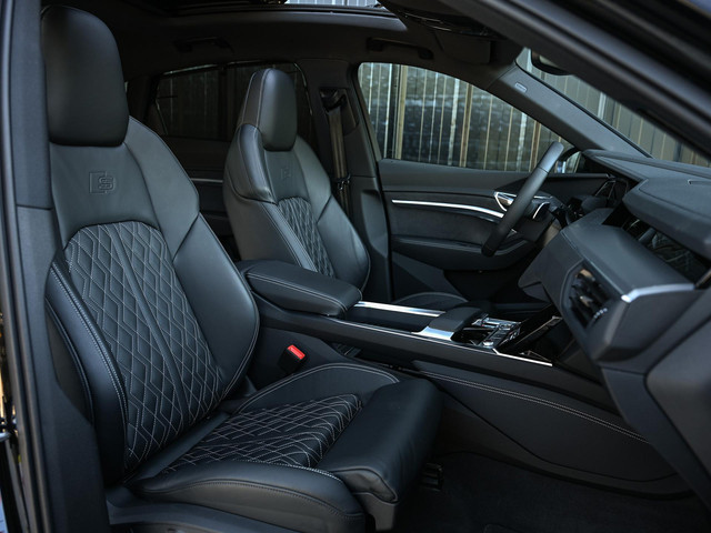 Foto 3 van Audi Q8 e-tron Sportback 55 quattro S Edition 115 kWh 408pk | Panoramadak | 360 Camera | Luchtvering
