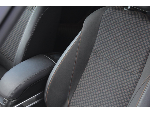 Foto 2 van Opel Zafira Tourer 1.4 Edition 7p. - 2017 model - trekhaak - navigatie - camera