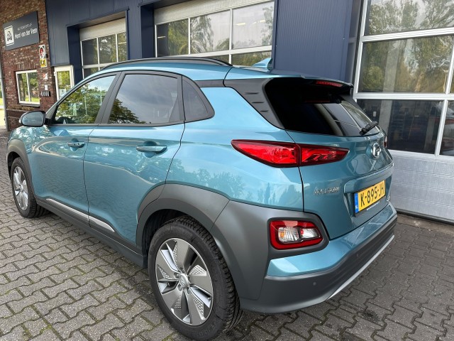 Foto 4 van HYUNDAI KONA EV FASHION 64 KWH, 3-fase, Camera, Warmtepomp, Carplay, Navi, Keyless, ALL IN prijs!