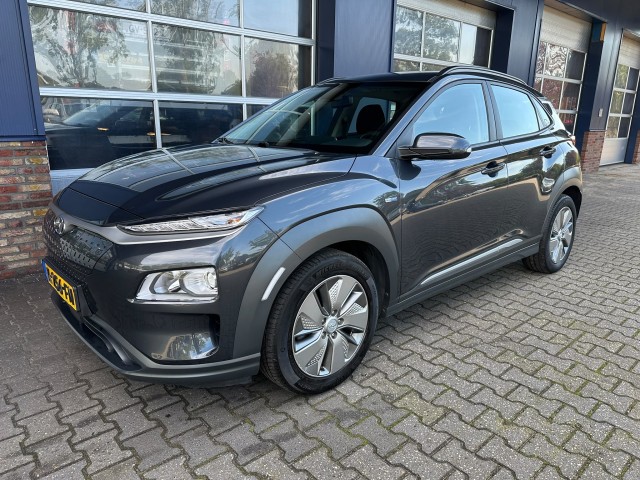 Foto 10 van HYUNDAI KONA EV COMF SMART 64 KWH, 3 fase, Camera, Warmtepomp, Carplay, Navi, Keyless, ALL IN prijs!
