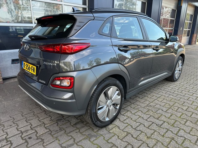 Foto 9 van HYUNDAI KONA EV COMF SMART 64 KWH, 3 fase, Camera, Warmtepomp, Carplay, Navi, Keyless, ALL IN prijs!