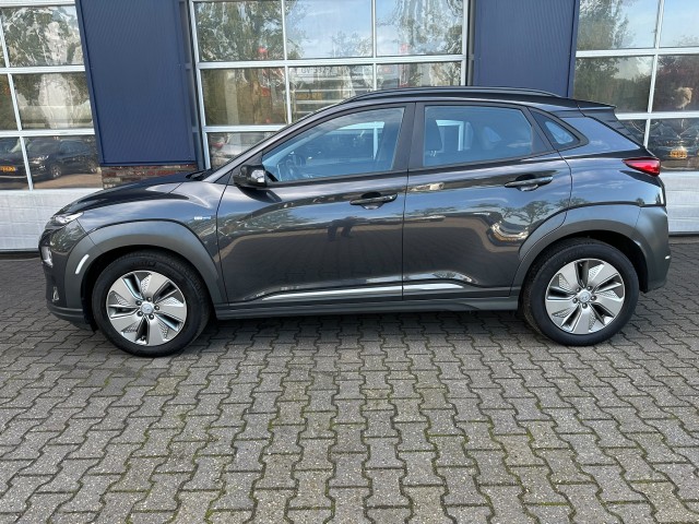 Foto 5 van HYUNDAI KONA EV COMF SMART 64 KWH, 3 fase, Camera, Warmtepomp, Carplay, Navi, Keyless, ALL IN prijs!