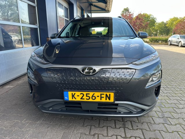 Foto 3 van HYUNDAI KONA EV COMF SMART 64 KWH, 3 fase, Camera, Warmtepomp, Carplay, Navi, Keyless, ALL IN prijs!