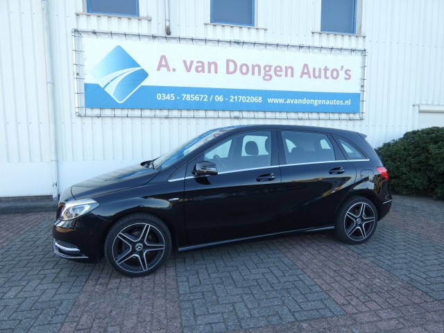 MERCEDES-BENZ B-KLASSE 180 AMBITION Automaat,Navi,Xenon,Camera,Trhaak