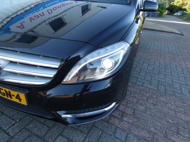 Foto 9 van MERCEDES-BENZ B-KLASSE 180 AMBITION Automaat,Navi,Xenon,Camera,Trhaak