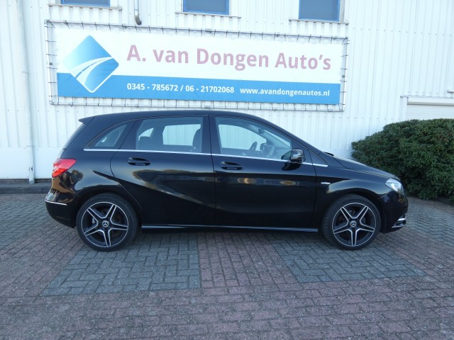 Foto 6 van MERCEDES-BENZ B-KLASSE 180 AMBITION Automaat,Navi,Xenon,Camera,Trhaak