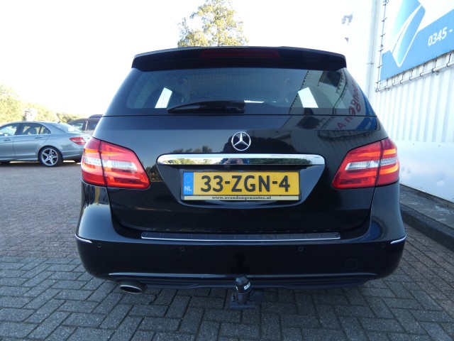 Foto 4 van MERCEDES-BENZ B-KLASSE 180 AMBITION Automaat,Navi,Xenon,Camera,Trhaak
