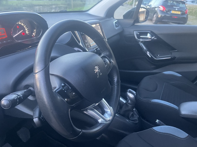 Foto 7 van Peugeot 208 1.6 e-HDi Style ClimaAuto Bleutooth Parksensor