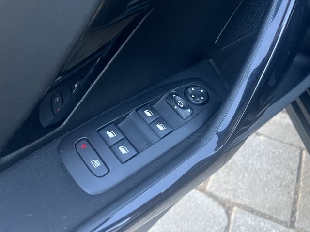 Foto 8 van Peugeot 208 1.6 e-HDi Style ClimaAuto Bleutooth Parksensor