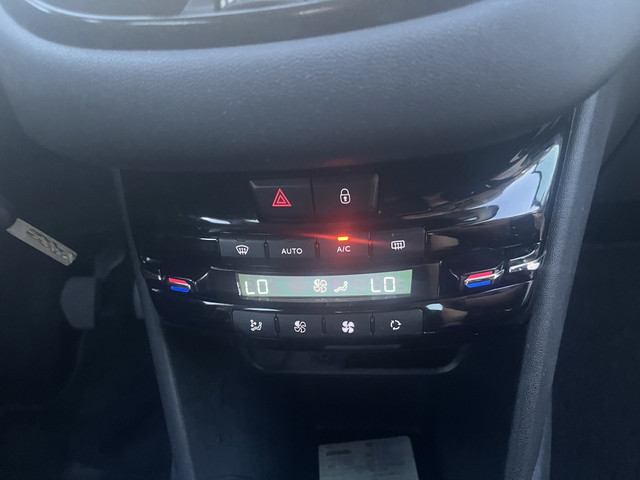 Foto 9 van Peugeot 208 1.6 e-HDi Style ClimaAuto Bleutooth Parksensor
