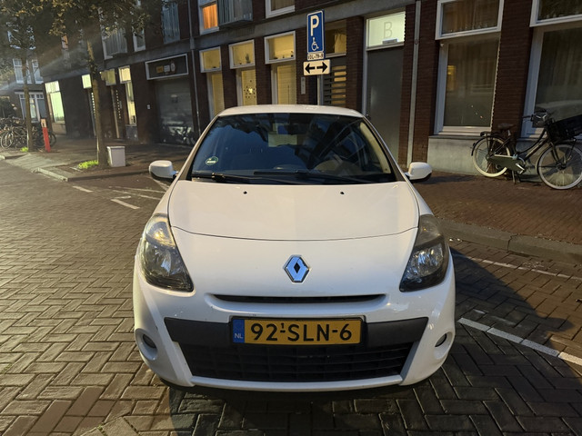 Foto 3 van Renault Clio 1.5 dCi Collection Clima|Cruise (bj 2011)