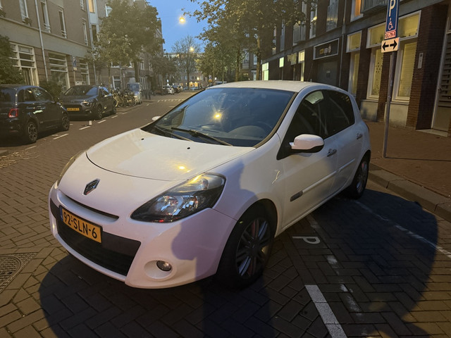 Foto 4 van Renault Clio 1.5 dCi Collection Clima|Cruise (bj 2011)