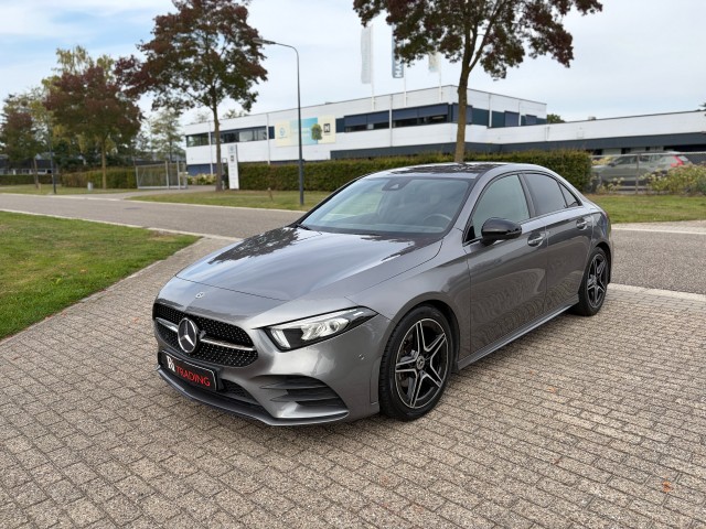 MERCEDES-BENZ A-KLASSE 200 AMG Night Pakket Navi Led