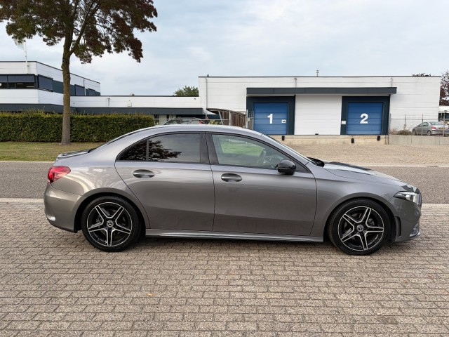 Foto 8 van MERCEDES-BENZ A-KLASSE 200 AMG Night Pakket Navi Led