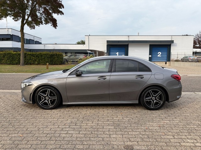 Foto 7 van MERCEDES-BENZ A-KLASSE 200 AMG Night Pakket Navi Led