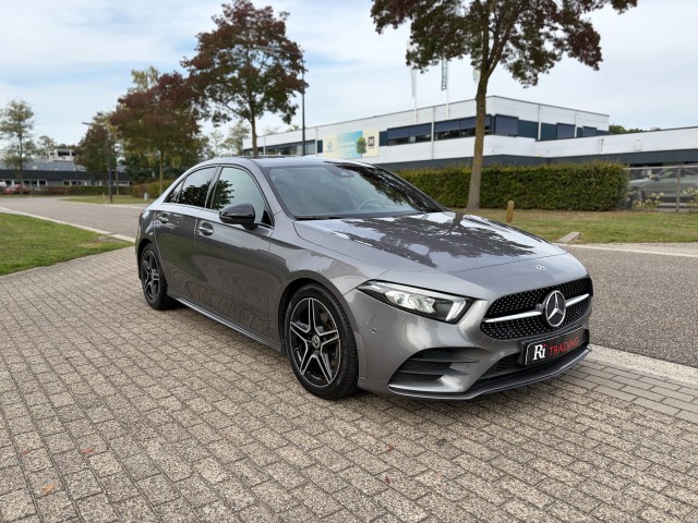 Foto 6 van MERCEDES-BENZ A-KLASSE 200 AMG Night Pakket Navi Led