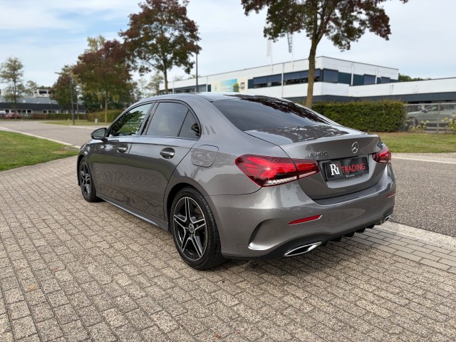 Foto 4 van MERCEDES-BENZ A-KLASSE 200 AMG Night Pakket Navi Led