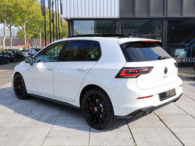 Foto 3 van Volkswagen Golf GTE 1.5 eHybrid 272PK | Panodak | Leer |19"Inch | Black Style | Garantie 2031 | Head