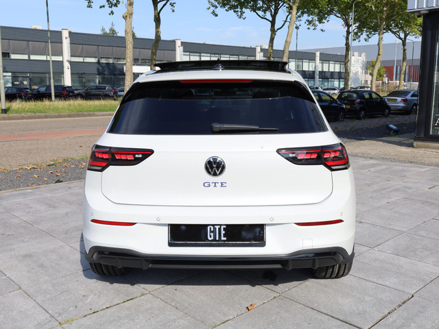 Foto 4 van Volkswagen Golf GTE 1.5 eHybrid 272PK | Panodak | Leer |19"Inch | Black Style | Garantie 2031 | Head