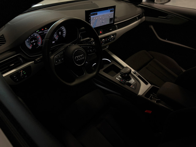 Foto 10 van Audi A4 Avant 35 TFSI S edition Competition Virtual Dealer onderhouden Navi Keyless
