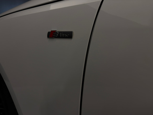 Foto 2 van Audi A4 Avant 35 TFSI S edition Competition Virtual Dealer onderhouden Navi Keyless