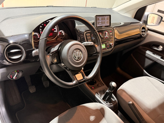 Foto 3 van Volkswagen Up! 1.0 cross up! BlueMotion