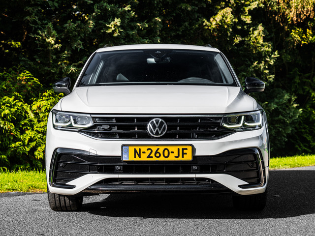 Foto 9 van Volkswagen Tiguan 1.5 TSI R-Line | IQ Lights | Trekhaak